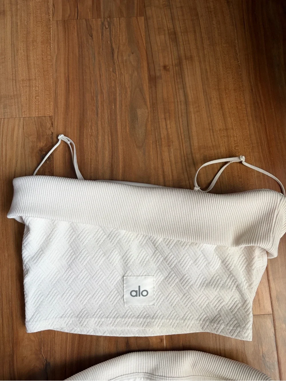 ALO Yoga Cream-White Logo Detail Active Top and Skirt (set!)